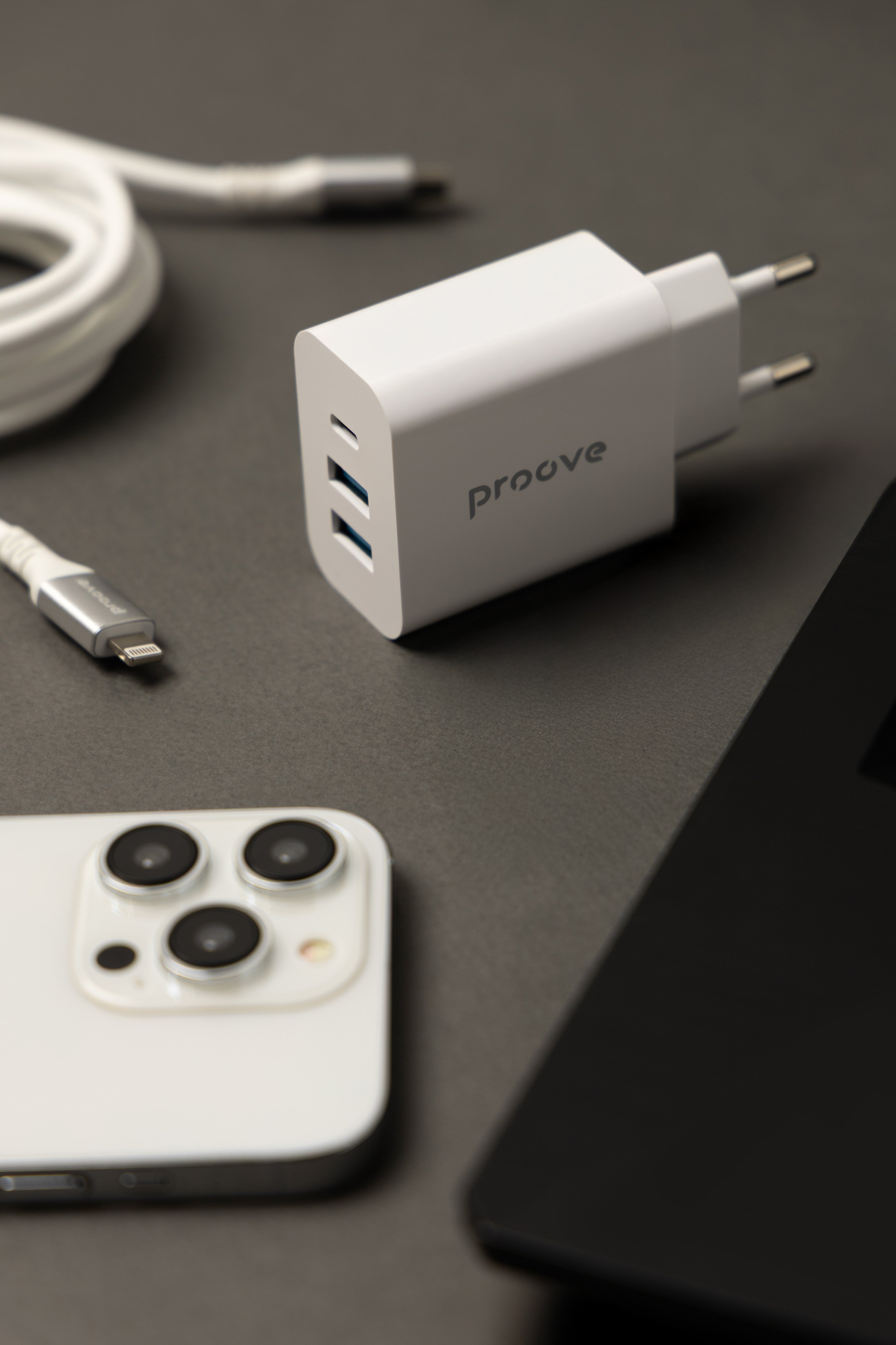 Karikues muri Proove Rapid, 30W, 2×USB + Type-C, i bardhë