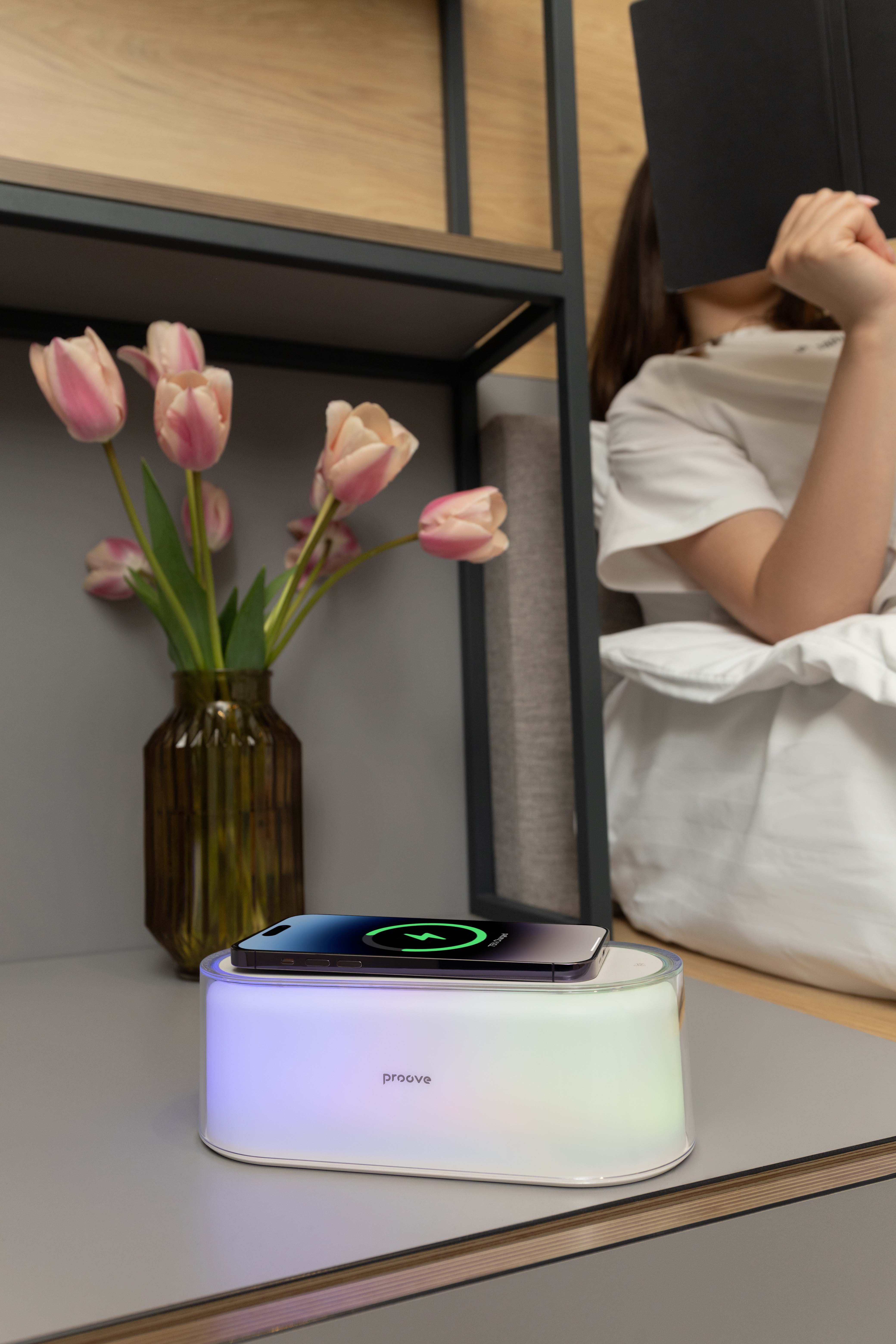 Llampë nate dhe karikues wireless Proove Multicolor Glow – 15W me ndriçim LED RGB dhe kontroll me prekje