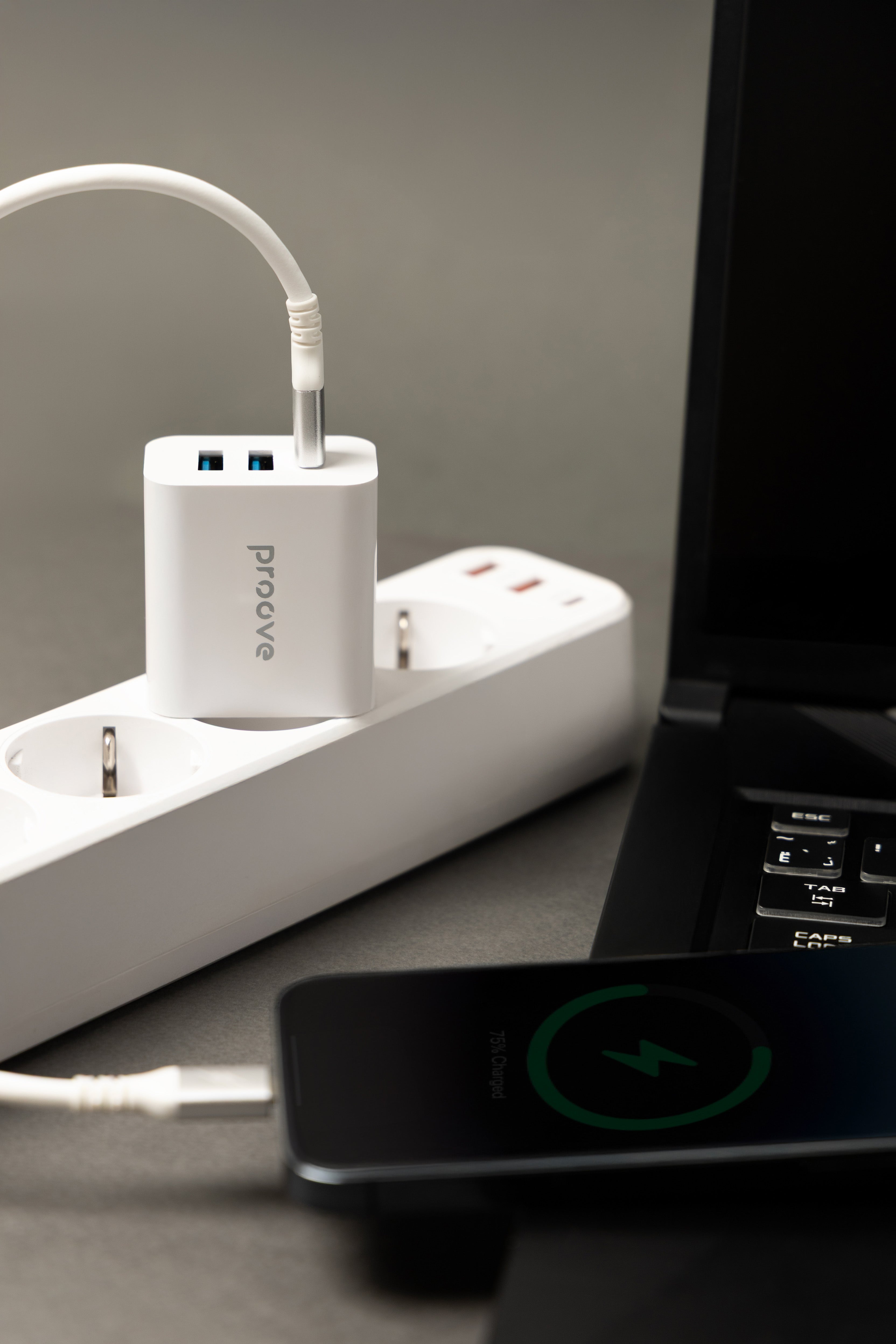 Karikues muri Proove Rapid, 30W, 2×USB + Type-C, i bardhë