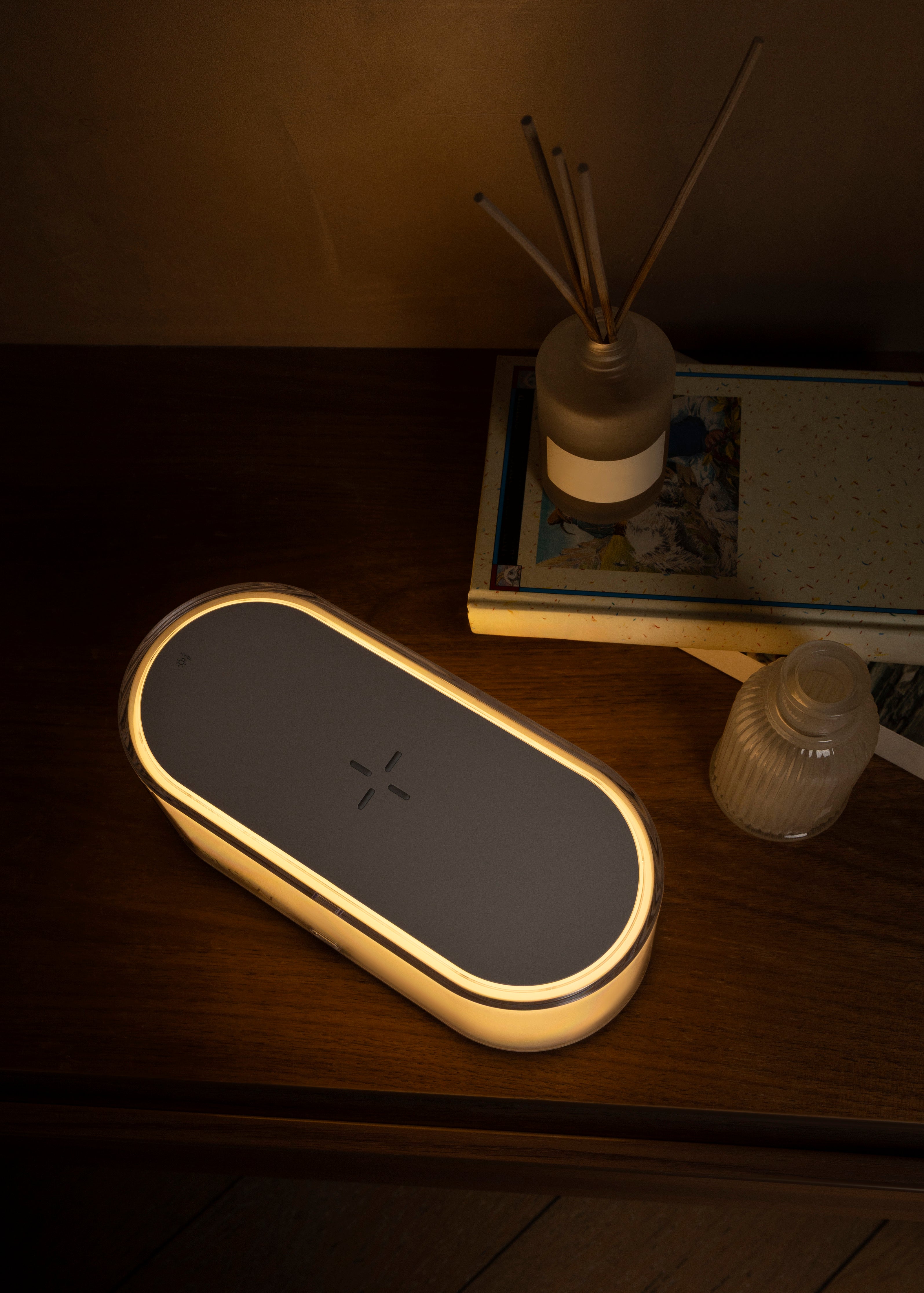 Llampë nate dhe karikues wireless Proove Multicolor Glow – 15W me ndriçim LED RGB dhe kontroll me prekje