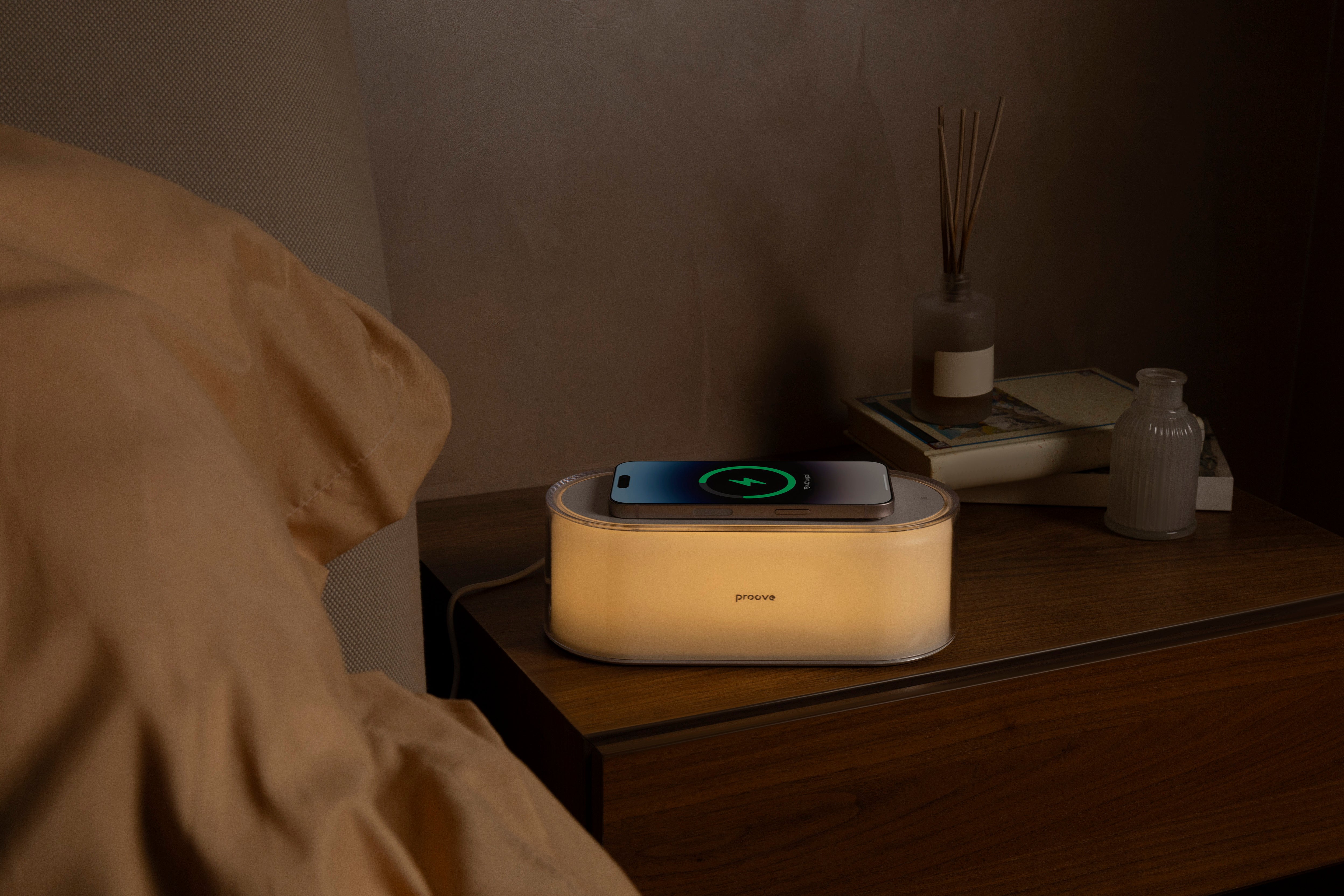 Llampë nate dhe karikues wireless Proove Multicolor Glow – 15W me ndriçim LED RGB dhe kontroll me prekje