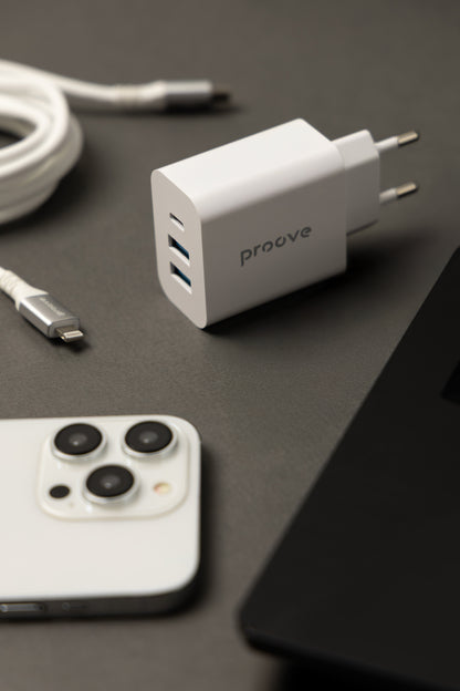 Karikues muri Proove Rapid, 30W, 2×USB + Type-C, i bardhë