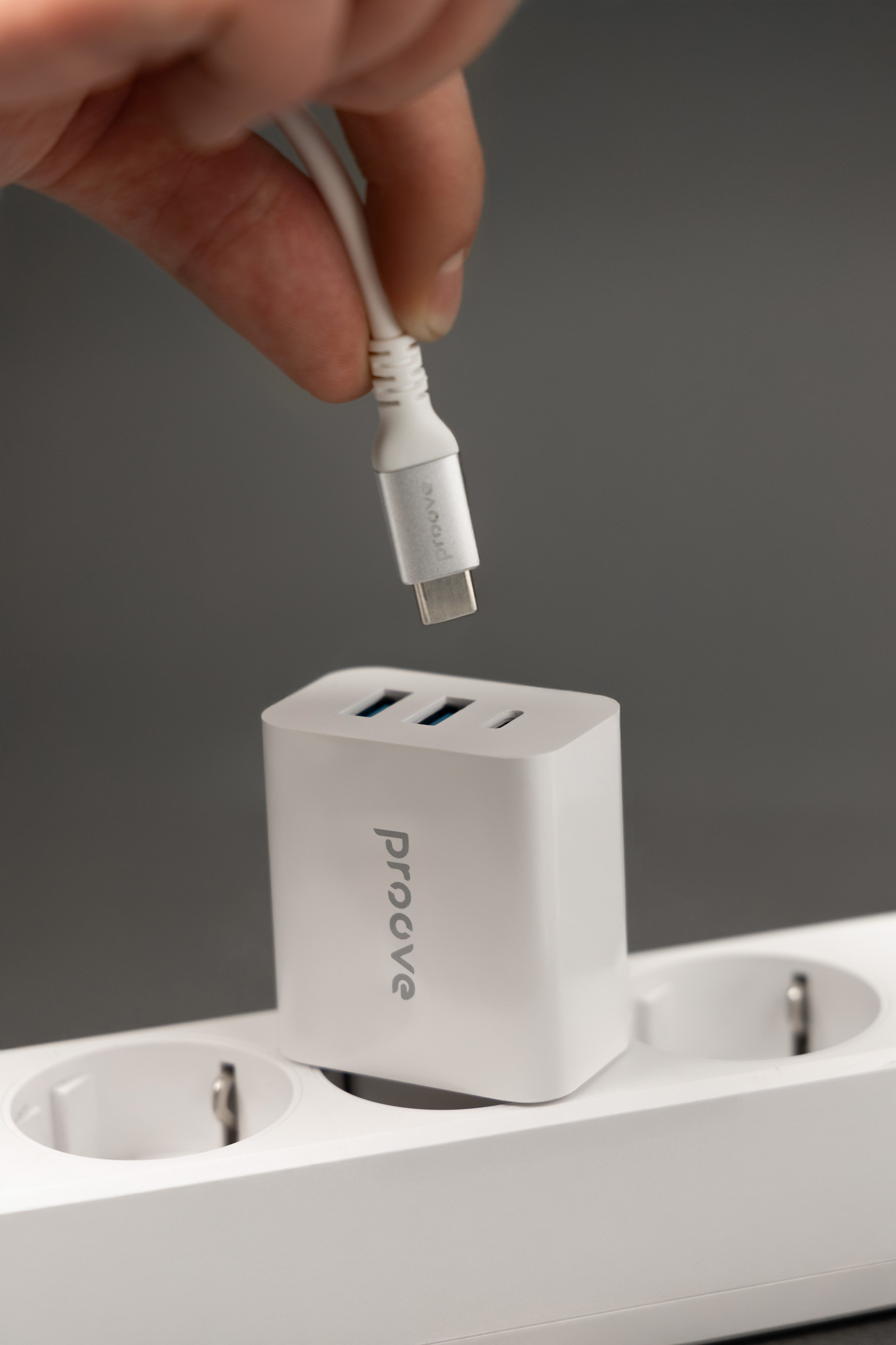 Karikues muri Proove Rapid, 30W, 2×USB + Type-C, i bardhë