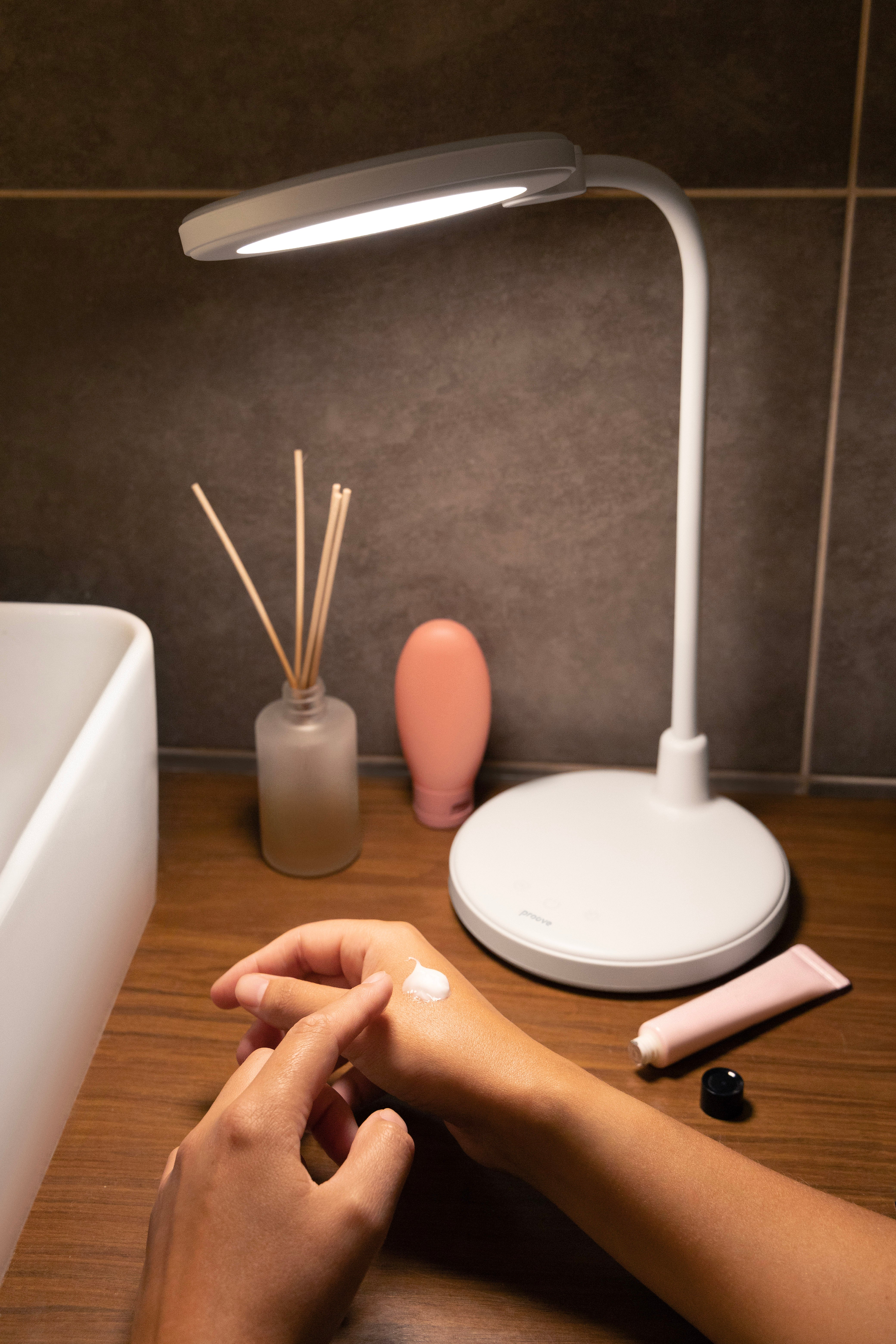 Llampë tavoline Proove On Fleek – 2200 mAh, ndriçim LED me rikarikim USB