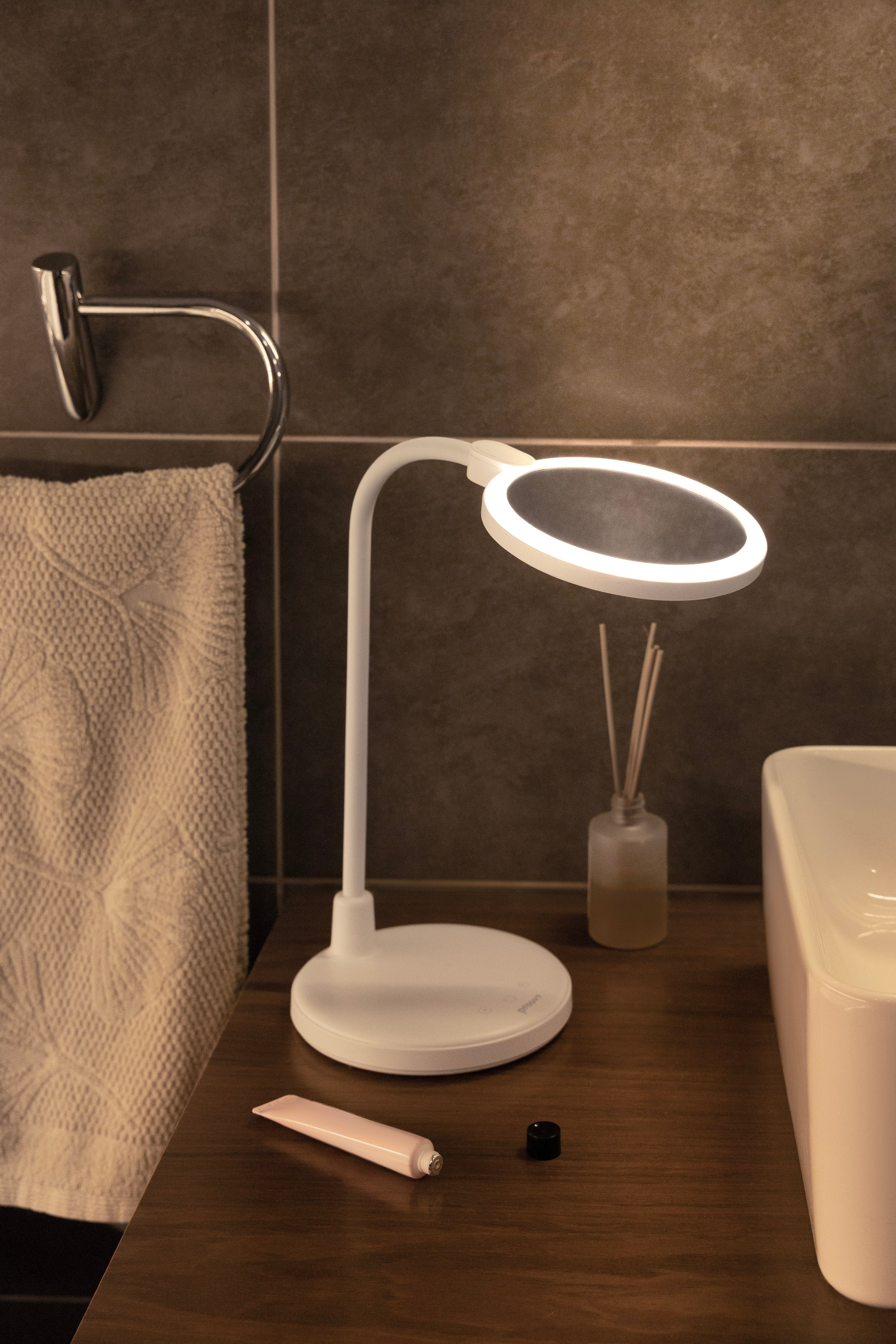 Llampë tavoline Proove On Fleek – 2200 mAh, ndriçim LED me rikarikim USB