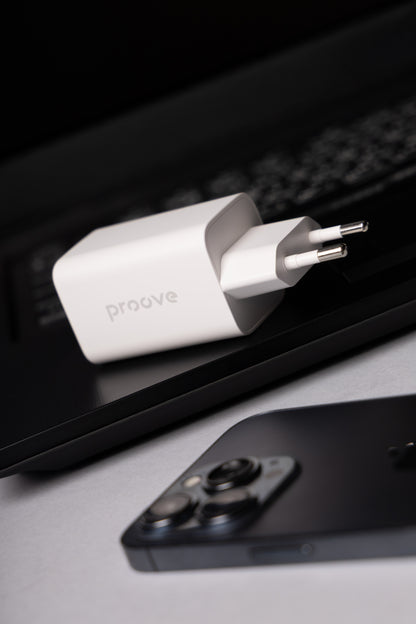 Karikues muri Proove Pocket, 65W, me 2×Type-C dhe USB, i bardhë