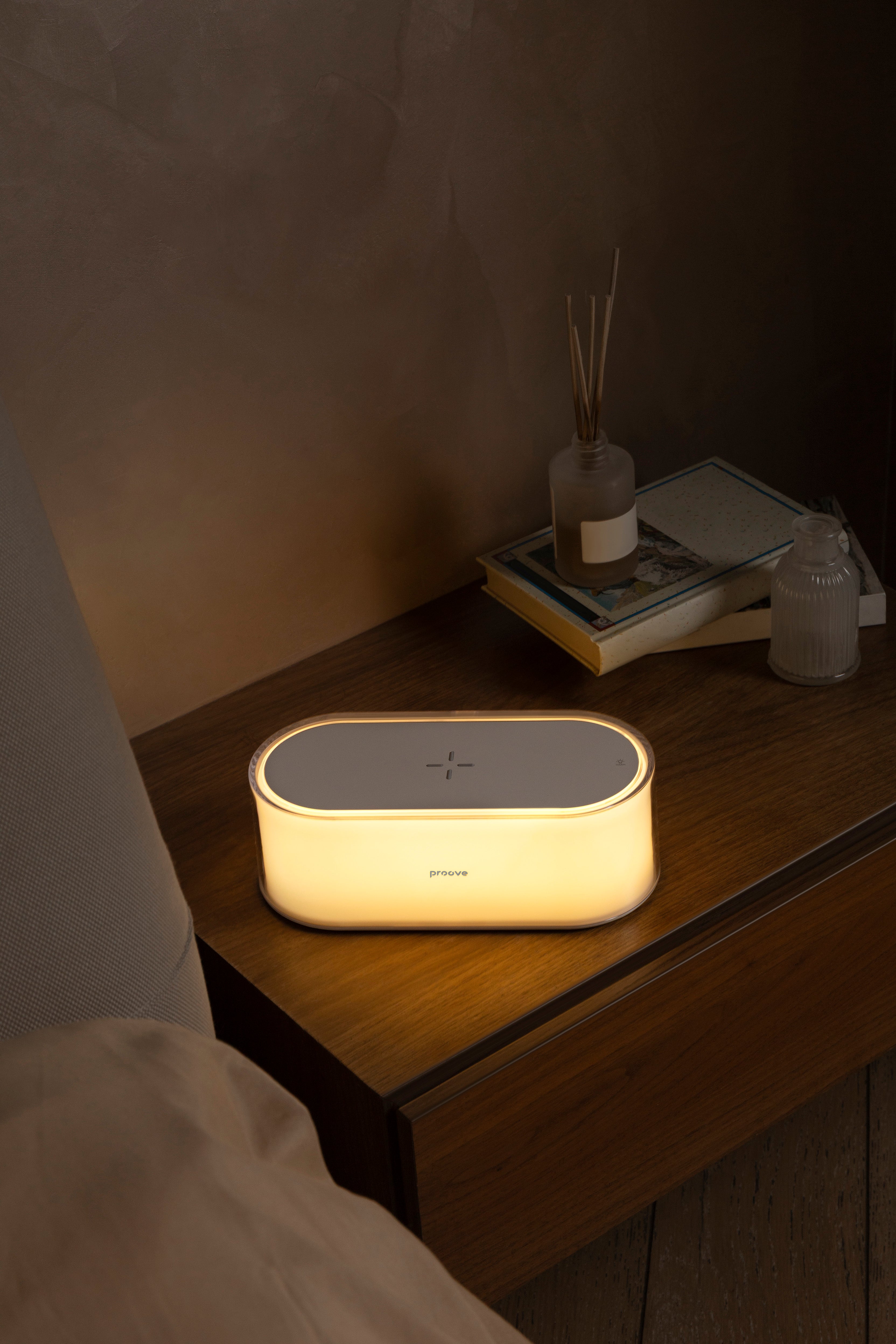 Llampë nate dhe karikues wireless Proove Multicolor Glow – 15W me ndriçim LED RGB dhe kontroll me prekje