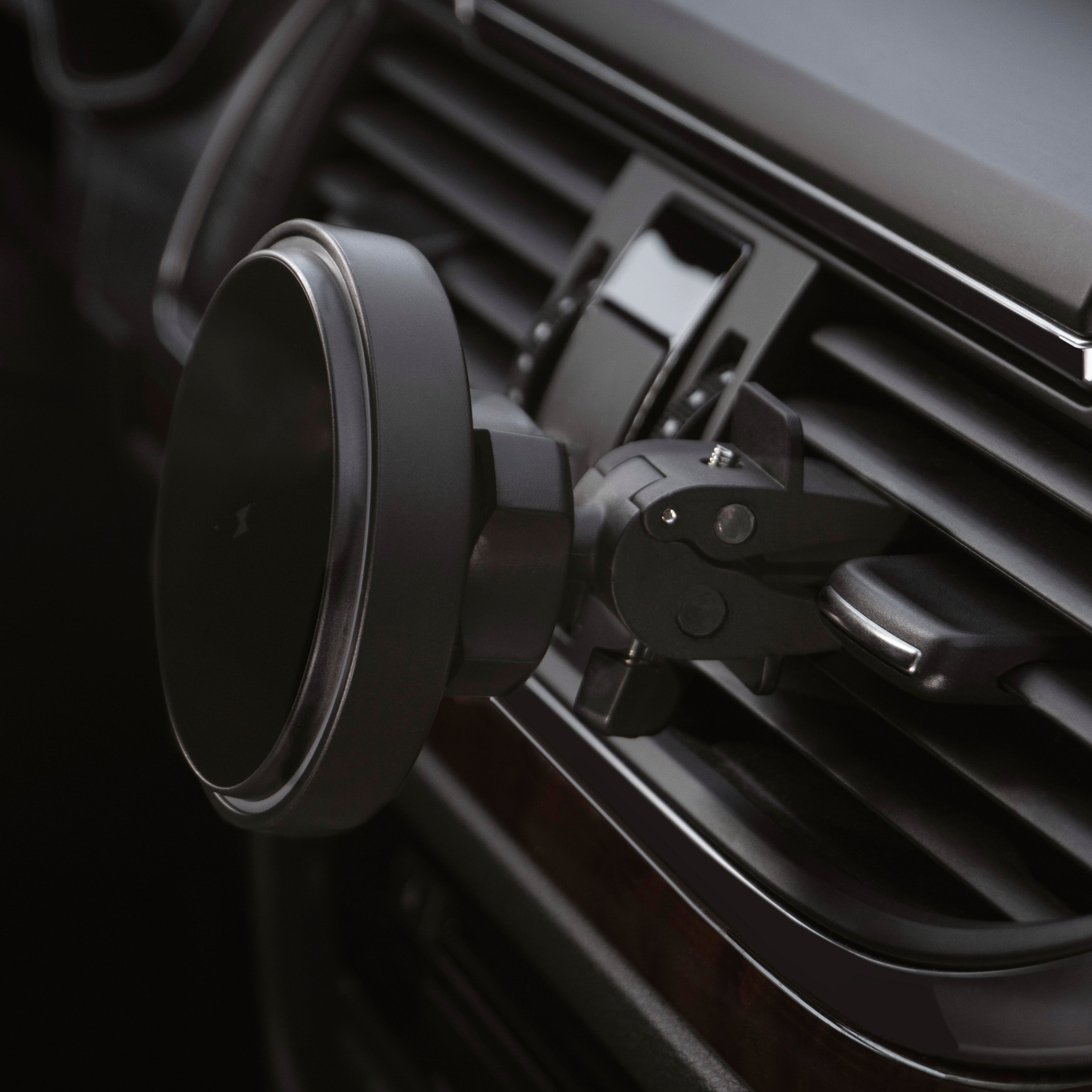 Mbajtëse magnetike për telefon me karikim wireless Proove Light Circle, 15W, për ventilim makine, e zezë