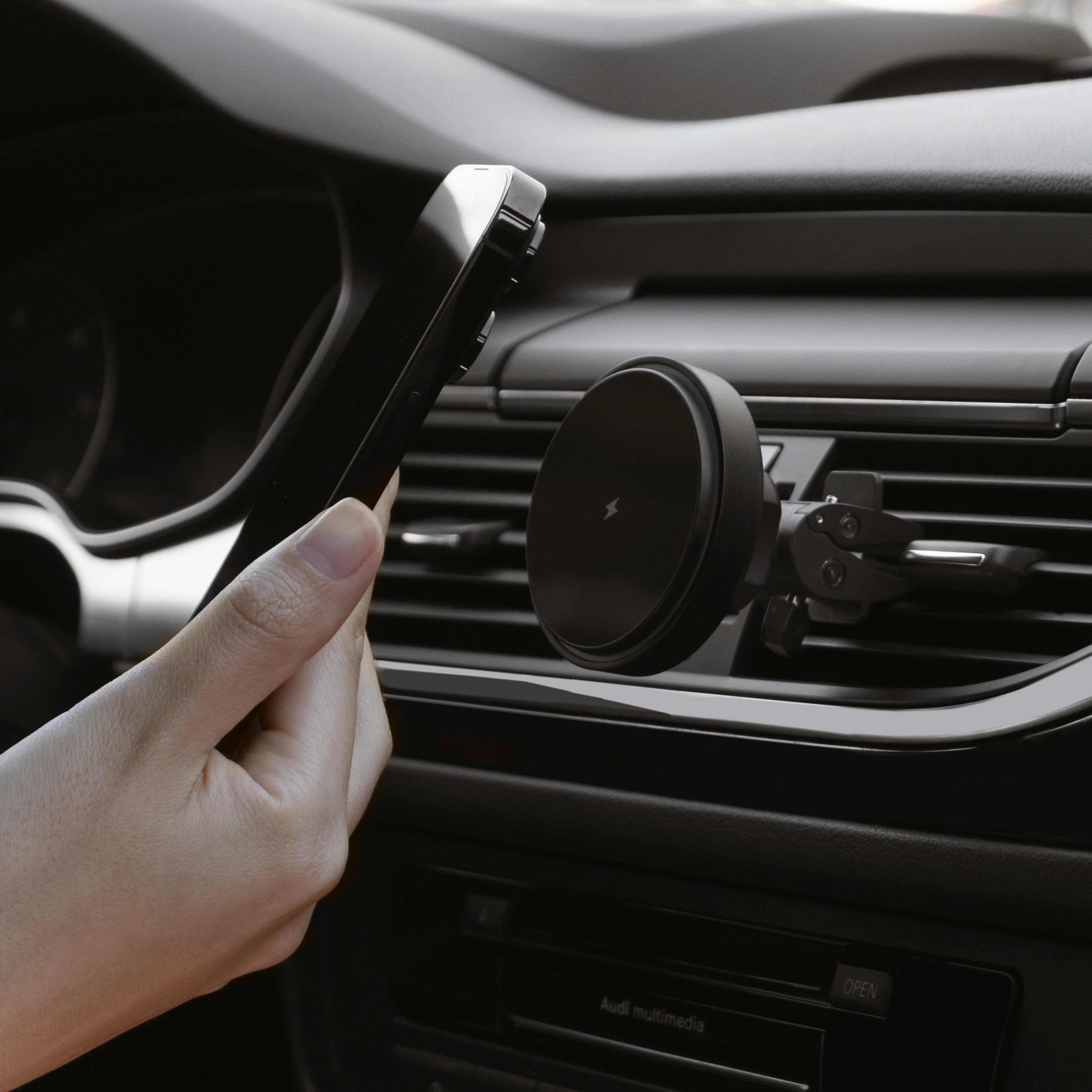 Mbajtëse magnetike për telefon me karikim wireless Proove Light Circle, 15W, për ventilim makine, e zezë