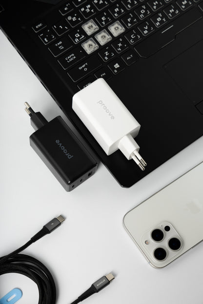 Karikues muri Proove Pocket, 65W, me 2×Type-C dhe USB, i zi