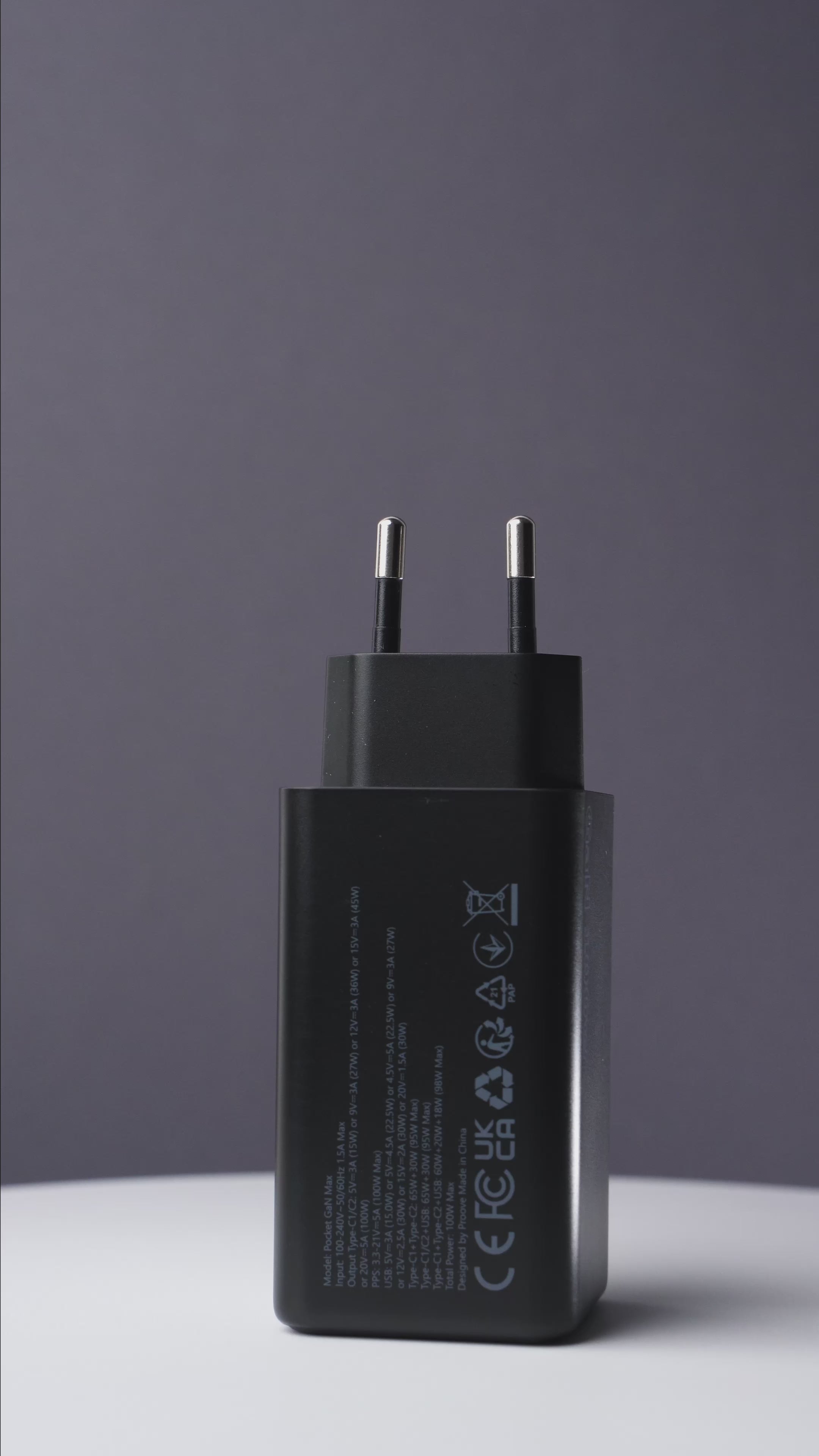 Karikues muri Proove Pocket GaN Max, 100W, 2×Type-C + USB, i zi